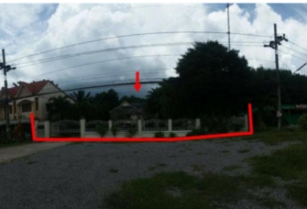 ที่ดินพร้อมสิ่งปลูกสร้าง ถ.สุราษฎร์-ตะกั่วป่า(401)กม.89+000 ต.เขาวง อ.บ้านตาขุน จ.สุราษฎร์ธานี  เนื้อที่ 5-0-6