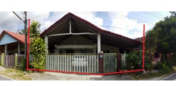 บ้านเดี่ยว หมู่บ้าน/โครงการ นาพรุเมืองใหม่ เลขที่อยู่ 73/35 หมู่ที่ 6 ซอย ไม่มีชื่อ(ถนนโครงการ) ถนน สายนาพรุ-ปากพูน (4103)กม.24+100  ตําบลนาพรุอําเภอพระพรหม จังหวัดนครศรีธรรมราช เนื้อที่ 64.9 วา