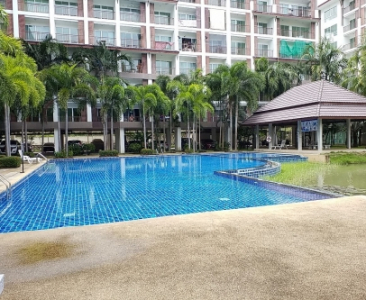 ห้องชุด เอดี บางเสร่ เลค แอนด์ รีสอร์ท อาคารอี อาคารชุด  ตำบลบางเสร่ อำเภอสัตหีบ จังหวัดชลบุรี เนื้อที่ 54.6 ตร.ม