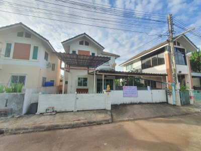 บ้านแฝด 2 ชั้น หมู่บ้านรุ่งธนา3 ดอยสะเก็ด เชียงใหม่  35 ตร.ว.