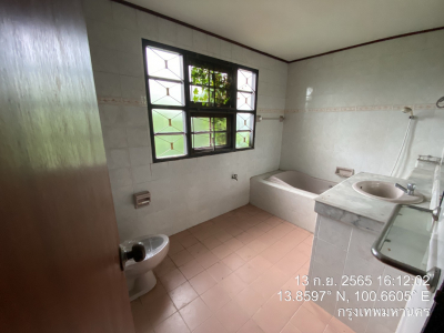 บ้านเดี่ยว หมู่บ้านนันทวัน ซ.คู้บอน27 แยก 13 เนื้อที่ 96.4 ตร.ว