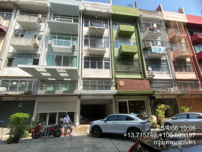 อาคารพาณิชย์ 4 ชั้น มีชั้นลอย ซอยสุขุมวิท44/2 กรุงเทพฯ 15.1 ตร.ว.