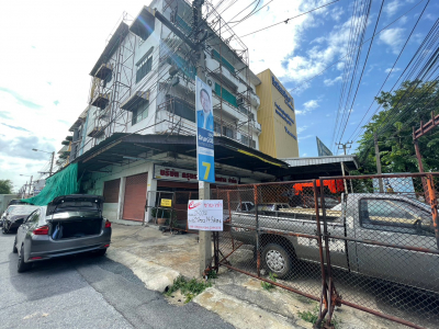 อาคารพาณิชย์ 4 ชั้น มีชั้นลอย 2 คูหา ใกล้ธูปเตมีย์ หลังสนามบินดอนเมือง กรุงเทพฯ 62.7 ตรว.