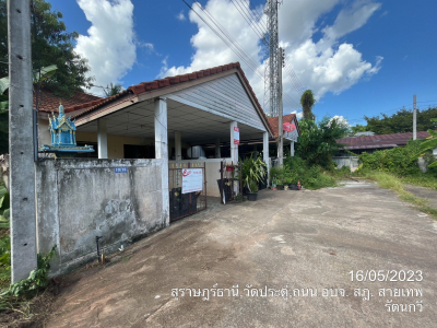 ทาวน์เฮ้าส์ หมู่บ้าน/โครงการ โอฬาร เลขที่อยู่ 10/12-13 หมู่ที่ 3 ซอย ถนนโครงการฯ แยกจาก ถนน เทพรัตนกวีตําบลวัดประดู่ อําเภอเมือง  จังหวัดสุราษฎร์ธานี เนื้อที่ 45 วา