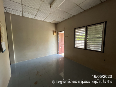 ทาวน์เฮ้าส์ หมู่บ้าน/โครงการ โอฬาร เลขที่อยู่ 10/12-13 หมู่ที่ 3 ซอย ถนนโครงการฯ แยกจาก ถนน เทพรัตนกวีตําบลวัดประดู่ อําเภอเมือง  จังหวัดสุราษฎร์ธานี เนื้อที่ 45 วา