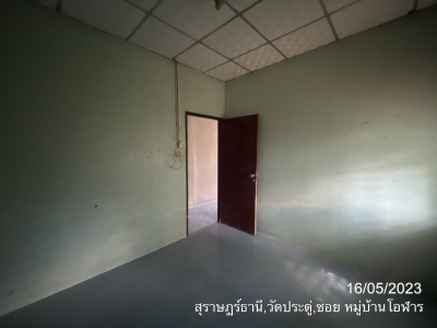 ทาวน์เฮ้าส์ หมู่บ้าน/โครงการ โอฬาร เลขที่อยู่ 10/12-13 หมู่ที่ 3 ซอย ถนนโครงการฯ แยกจาก ถนน เทพรัตนกวีตําบลวัดประดู่ อําเภอเมือง  จังหวัดสุราษฎร์ธานี เนื้อที่ 45 วา