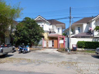 บ้านเดี่ยว  บ้านร็อคการ์เด้น(บายพาส5) ถ.สายบ้านทุ่งคง-บ้านสามกอง-บ้านสะป่า  ต. รัษฎา อ.เมืองภูเก็ต จ.ภูเก็ต  เนื่อที่ 51.9 วา