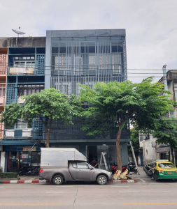 อาคารพาณิชย์ 3 ชั้น มีดาดฟ้า 2 คูหา (เจาะทะลุถึงกัน) เนื้อที่ 422.63 ตร.ม