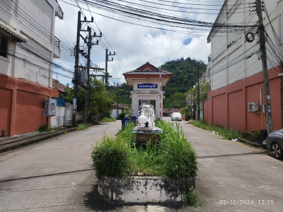 บ้านแฝด หมู่บ้าน/โครงการ เทพบุรี(รัษฎานุรรณ์) ซอย เทพบุรีซ.5 ถนน รัษฎานุสรณ์ตําบลรัษฎา อําเภอเมือง จังหวัดภูเก็ต เนื้อที่ 35.3 วา