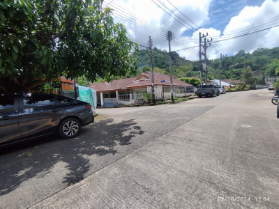 บ้านแฝด หมู่บ้าน/โครงการ เทพบุรี(รัษฎานุรรณ์) ซอย เทพบุรีซ.5 ถนน รัษฎานุสรณ์ตําบลรัษฎา อําเภอเมือง จังหวัดภูเก็ต เนื้อที่ 35.3 วา