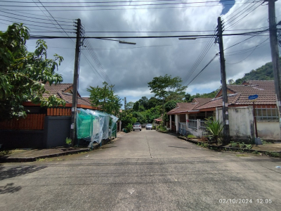 บ้านแฝด หมู่บ้าน/โครงการ เทพบุรี(รัษฎานุรรณ์) ซอย เทพบุรีซ.5 ถนน รัษฎานุสรณ์ตําบลรัษฎา อําเภอเมือง จังหวัดภูเก็ต เนื้อที่ 35.3 วา