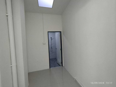 อาคารพาณิชย์ 3 ชั้น มีดาดฟ้า 2 คูหา (เจาะทะลุถึงกัน) เนื้อที่ 422.63 ตร.ม