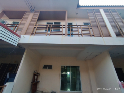 ทาวน์เฮ้าส์ 2 ชั้น หมู่บ้าน 168/251 ไอลีฟทาวน์ ประชาอุทิศ 90 จ.สมุทรปราการ 25 ตร.ว.