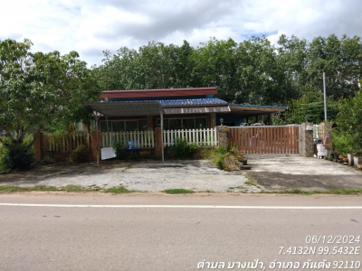 ที่ดินพร้อมสิ่งปลูกสร้าง ซ.ถนนบ้านเกาะปอม-บ้านป่ากอ ถ.สายตรัง-กันตัง(ทล.403)กม.141+000   ต.บางเป้า อ.กันตัง จ.ตรัง เนื้อที่ 74.2 วา