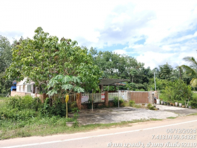 ที่ดินพร้อมสิ่งปลูกสร้าง ซ.ถนนบ้านเกาะปอม-บ้านป่ากอ ถ.สายตรัง-กันตัง(ทล.403)กม.141+000   ต.บางเป้า อ.กันตัง จ.ตรัง เนื้อที่ 74.2 วา