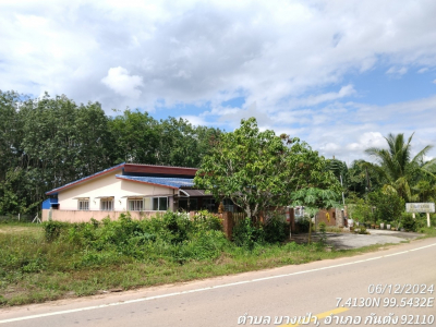 ที่ดินพร้อมสิ่งปลูกสร้าง ซ.ถนนบ้านเกาะปอม-บ้านป่ากอ ถ.สายตรัง-กันตัง(ทล.403)กม.141+000   ต.บางเป้า อ.กันตัง จ.ตรัง เนื้อที่ 74.2 วา