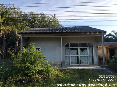 บ้านพักชั้นเดียว สานโรงพยาบาล-คลองไม้ไฝ่ อ.กำแพงเพชร ต.รัตภูมิ จ.สงขลา เนื้อที่ 65 วา