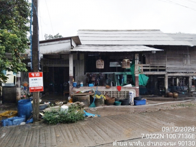 บ้านเดี่ยว 2 ชั้น ที่ดินพร้อมสิ่งปลูกสร้าง ถ.ทล.ชนบล(สายบ้านท่าคลอง-บ้านม้างอน)   ต.นาทับ อ.จะนะ จ.สงขลา  เนื้อที่ 0-1-75
