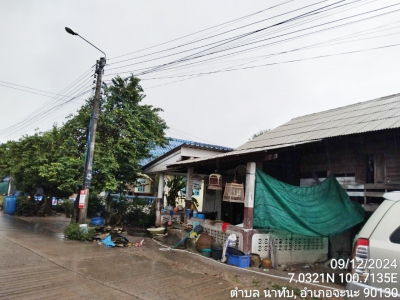 บ้านเดี่ยว 2 ชั้น ที่ดินพร้อมสิ่งปลูกสร้าง ถ.ทล.ชนบล(สายบ้านท่าคลอง-บ้านม้างอน)   ต.นาทับ อ.จะนะ จ.สงขลา  เนื้อที่ 0-1-75