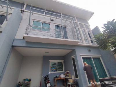 ทาวน์เฮ้าส์ หมู่บ้านลภาวัน 22 จ.นนทุบรี เนื้อที่ 36.80 ตร.ว