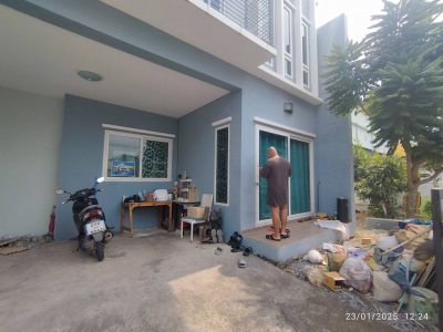 ทาวน์เฮ้าส์ หมู่บ้านลภาวัน 22 จ.นนทุบรี เนื้อที่ 36.80 ตร.ว