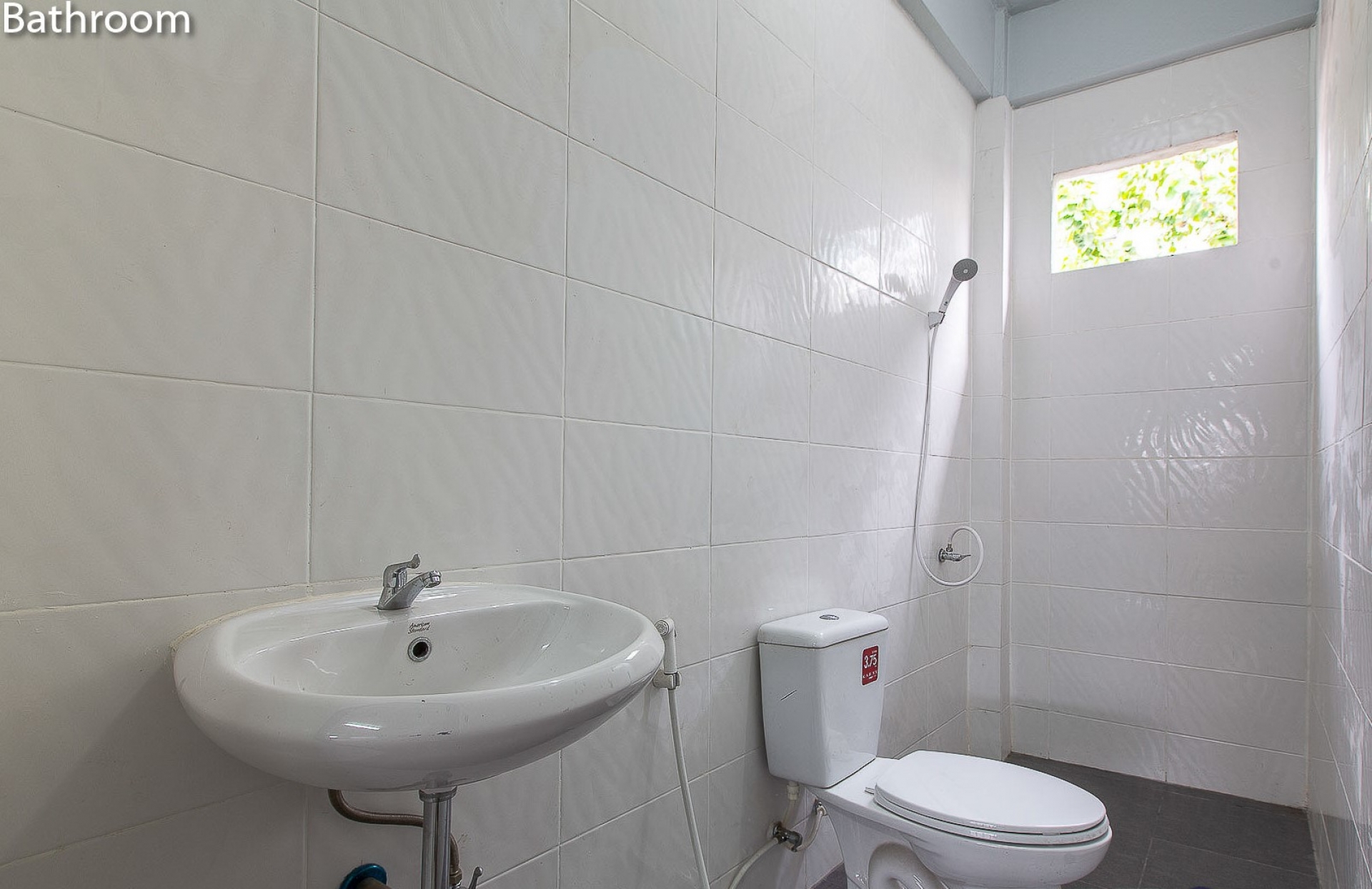 อาคารพาณิชย์ 3 ชั้น มีชั้นลอย,ดาดฟ้า 3 คูหา โชคชัย 4 ซอย 22 เนื้อที่ 48 ตรว.