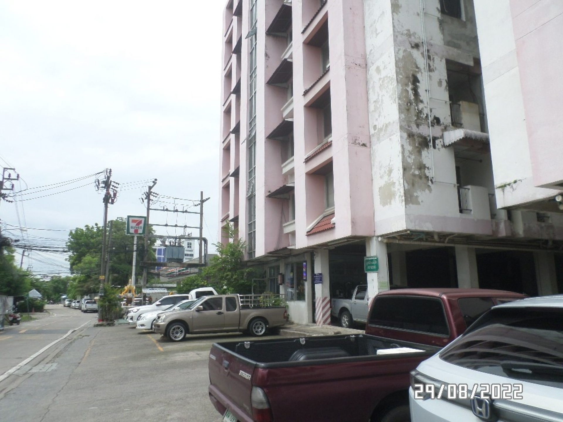 คอนโดมิเนียม ขนาด 55 ตร.ม. ถ.ศรีนครินทร์ อาคารบ้านฝัน คอนโดวิลล์