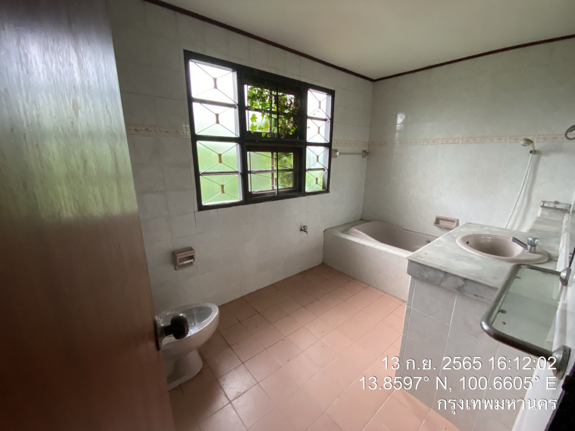 บ้านเดี่ยว หมู่บ้านนันทวัน ซ.คู้บอน27 แยก 13 เนื้อที่ 96.4 ตร.ว