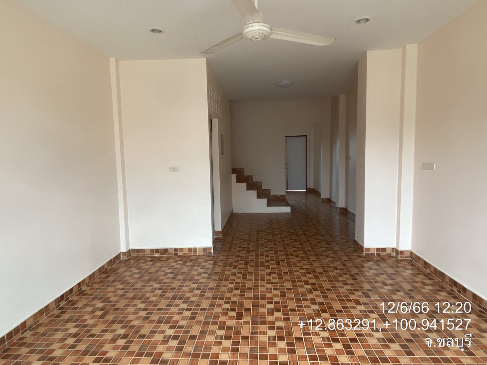 ขายทาวน์เฮ้าส์ 2 ชั้น  37.7 ตรว.(หลังมุม) ซ.เทศบาล1แยก22  มีพื้นที่ด้านข้าง พร้อมอยู่ ใกล้ตลาดน้ำสี่ภาค พัทยา