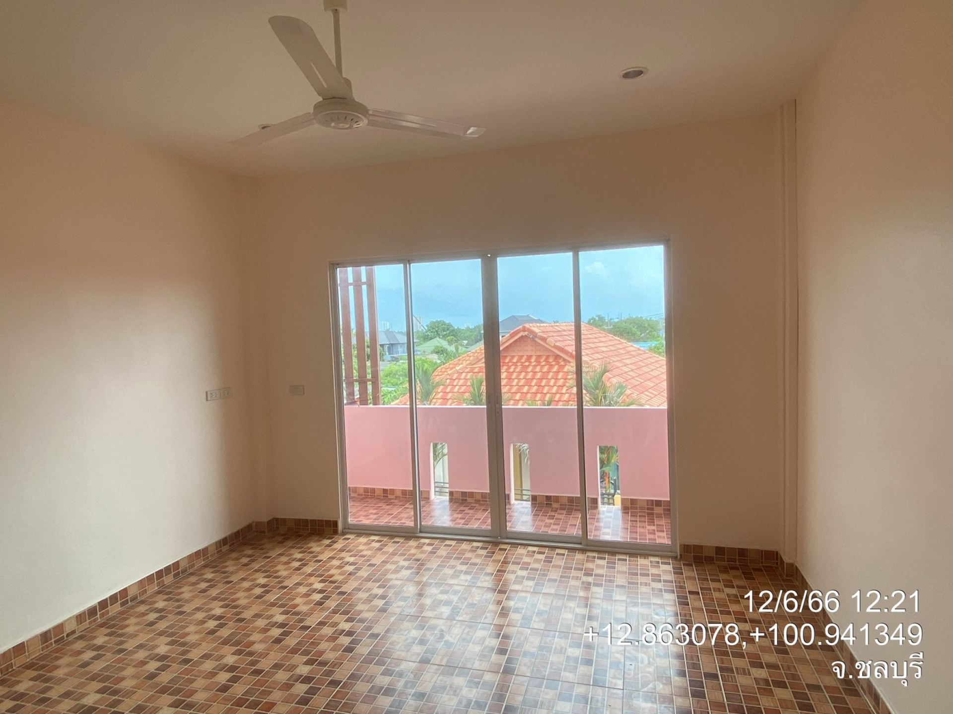 ขายทาวน์เฮ้าส์ 2 ชั้น  37.7 ตรว.(หลังมุม) ซ.เทศบาล1แยก22  มีพื้นที่ด้านข้าง พร้อมอยู่ ใกล้ตลาดน้ำสี่ภาค พัทยา