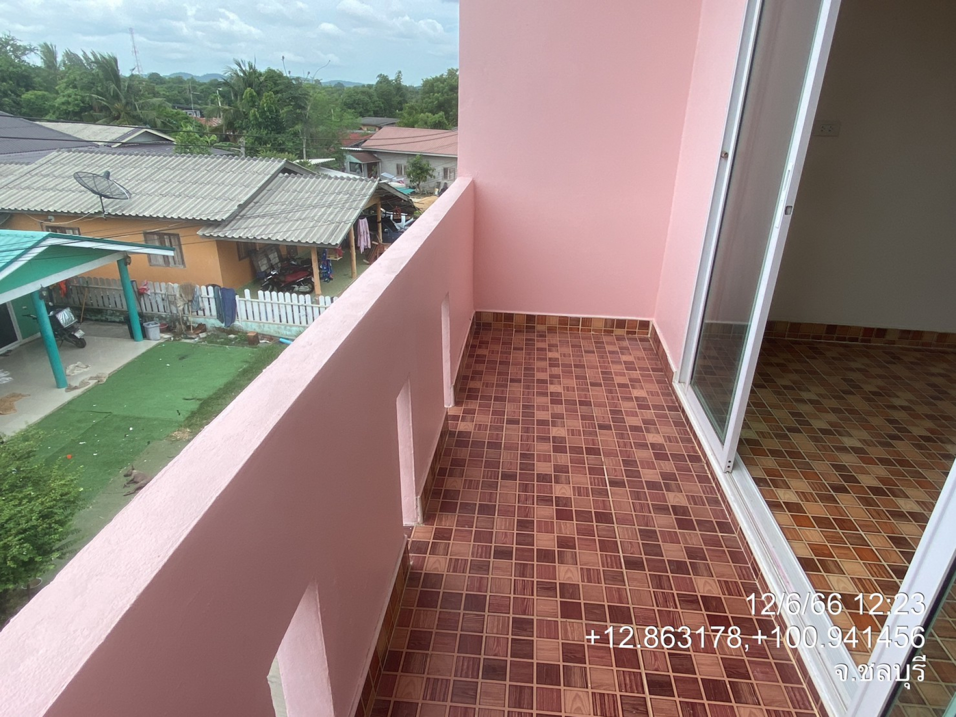 ขายทาวน์เฮ้าส์ 2 ชั้น  37.7 ตรว.(หลังมุม) ซ.เทศบาล1แยก22  มีพื้นที่ด้านข้าง พร้อมอยู่ ใกล้ตลาดน้ำสี่ภาค พัทยา