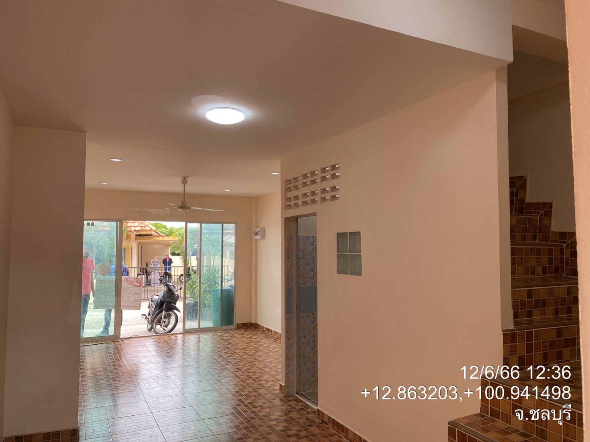 ขายทาวน์เฮ้าส์ 2 ชั้น  37.7 ตรว.(หลังมุม) ซ.เทศบาล1แยก22  มีพื้นที่ด้านข้าง พร้อมอยู่ ใกล้ตลาดน้ำสี่ภาค พัทยา