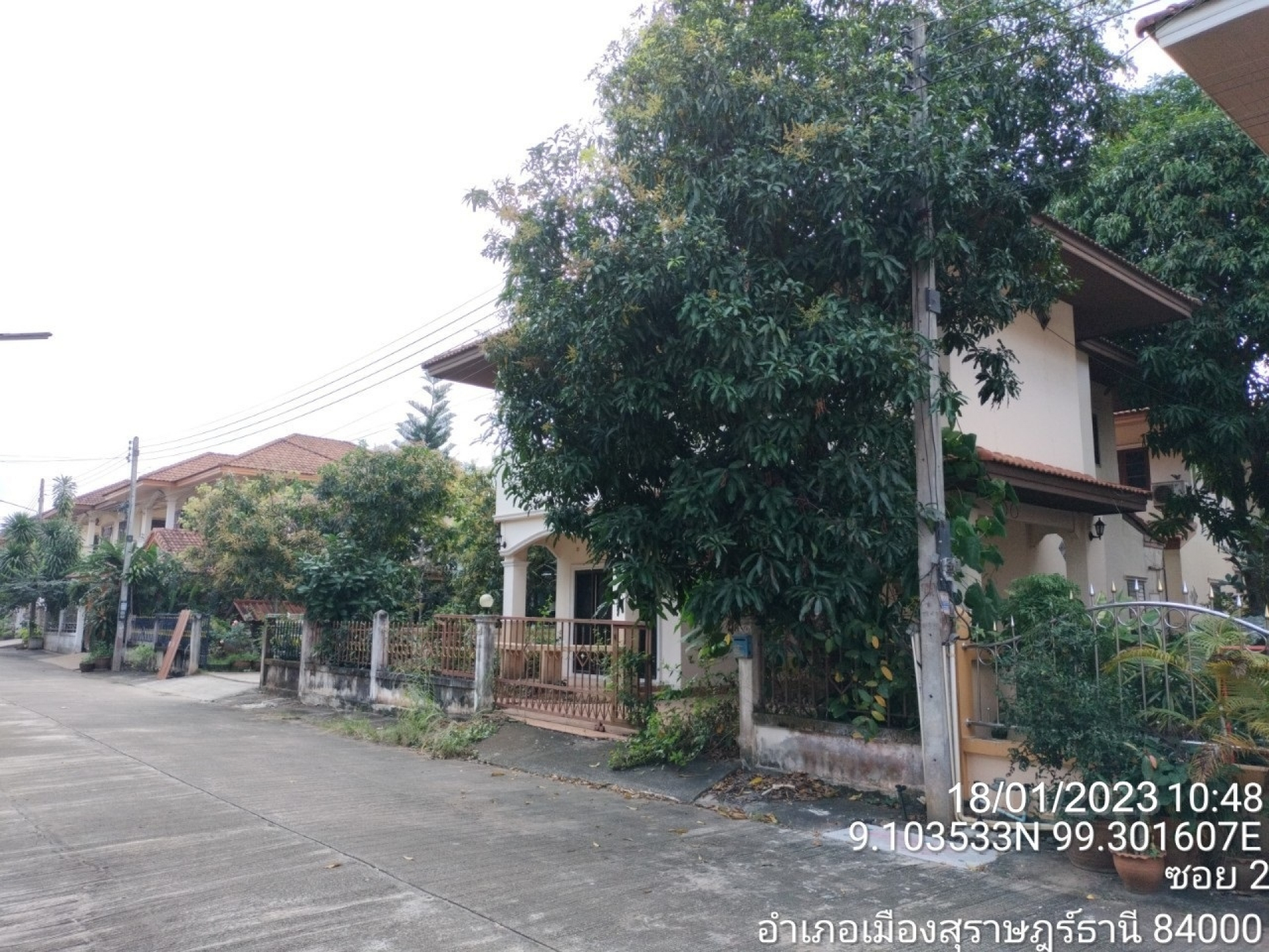 บ้านเดี่ยว หมู่บ้าน/โครงการ สุขสมบูรณ์ (หอยใหญ่) เลขที่อยู่ 3/44 ซอย ถนนภายในโครงการ ถนน เลี่ยงเมือง ตําบลมะขามเตี้ย อําเภอเมือง  จังหวัดสุราษฎร์ธานี