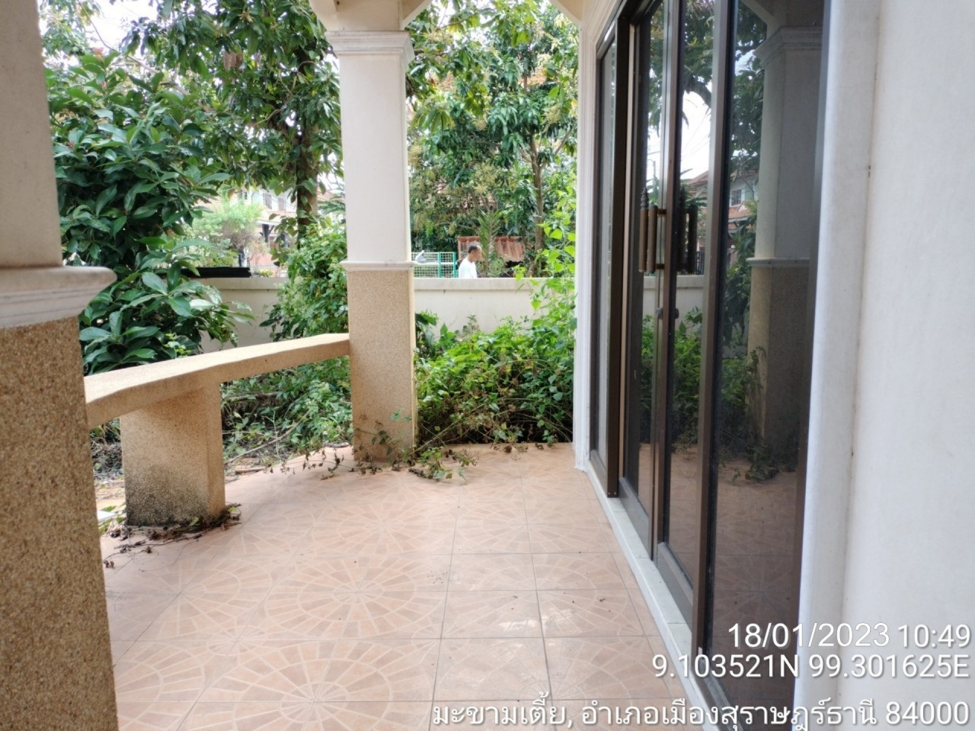 บ้านเดี่ยว หมู่บ้าน/โครงการ สุขสมบูรณ์ (หอยใหญ่) เลขที่อยู่ 3/44 ซอย ถนนภายในโครงการ ถนน เลี่ยงเมือง ตําบลมะขามเตี้ย อําเภอเมือง  จังหวัดสุราษฎร์ธานี