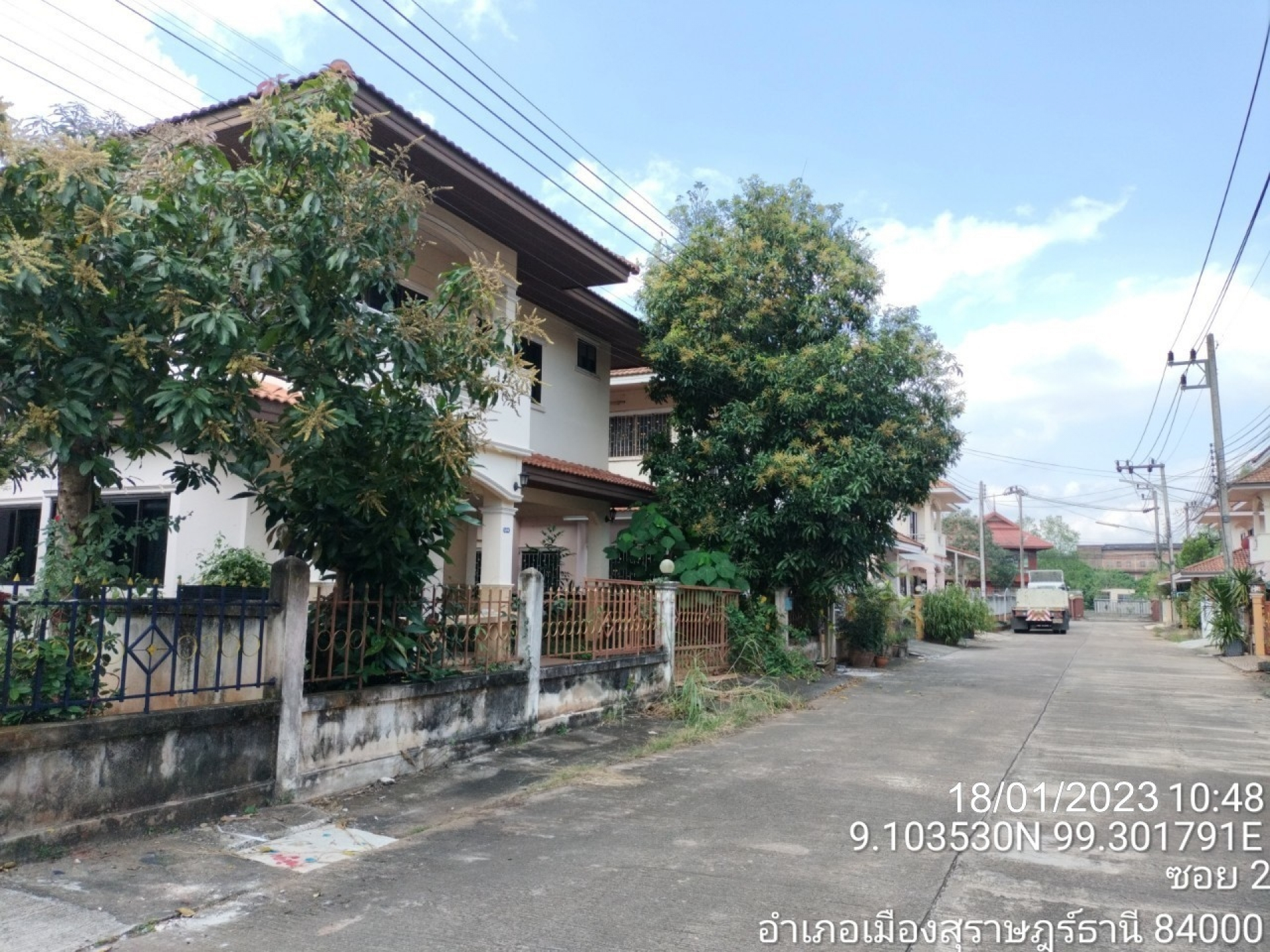 บ้านเดี่ยว หมู่บ้าน/โครงการ สุขสมบูรณ์ (หอยใหญ่) เลขที่อยู่ 3/44 ซอย ถนนภายในโครงการ ถนน เลี่ยงเมือง ตําบลมะขามเตี้ย อําเภอเมือง  จังหวัดสุราษฎร์ธานี