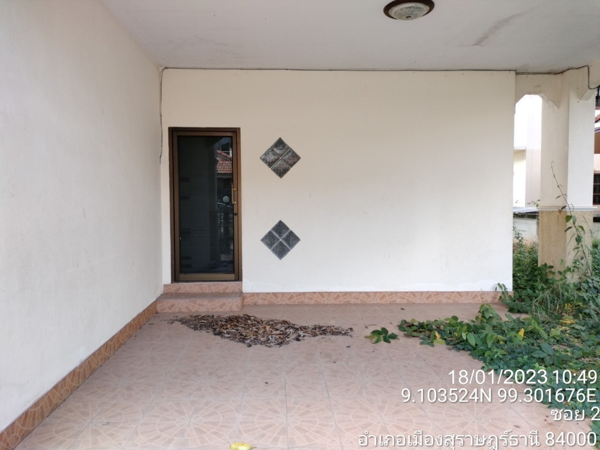 บ้านเดี่ยว หมู่บ้าน/โครงการ สุขสมบูรณ์ (หอยใหญ่) เลขที่อยู่ 3/44 ซอย ถนนภายในโครงการ ถนน เลี่ยงเมือง ตําบลมะขามเตี้ย อําเภอเมือง  จังหวัดสุราษฎร์ธานี