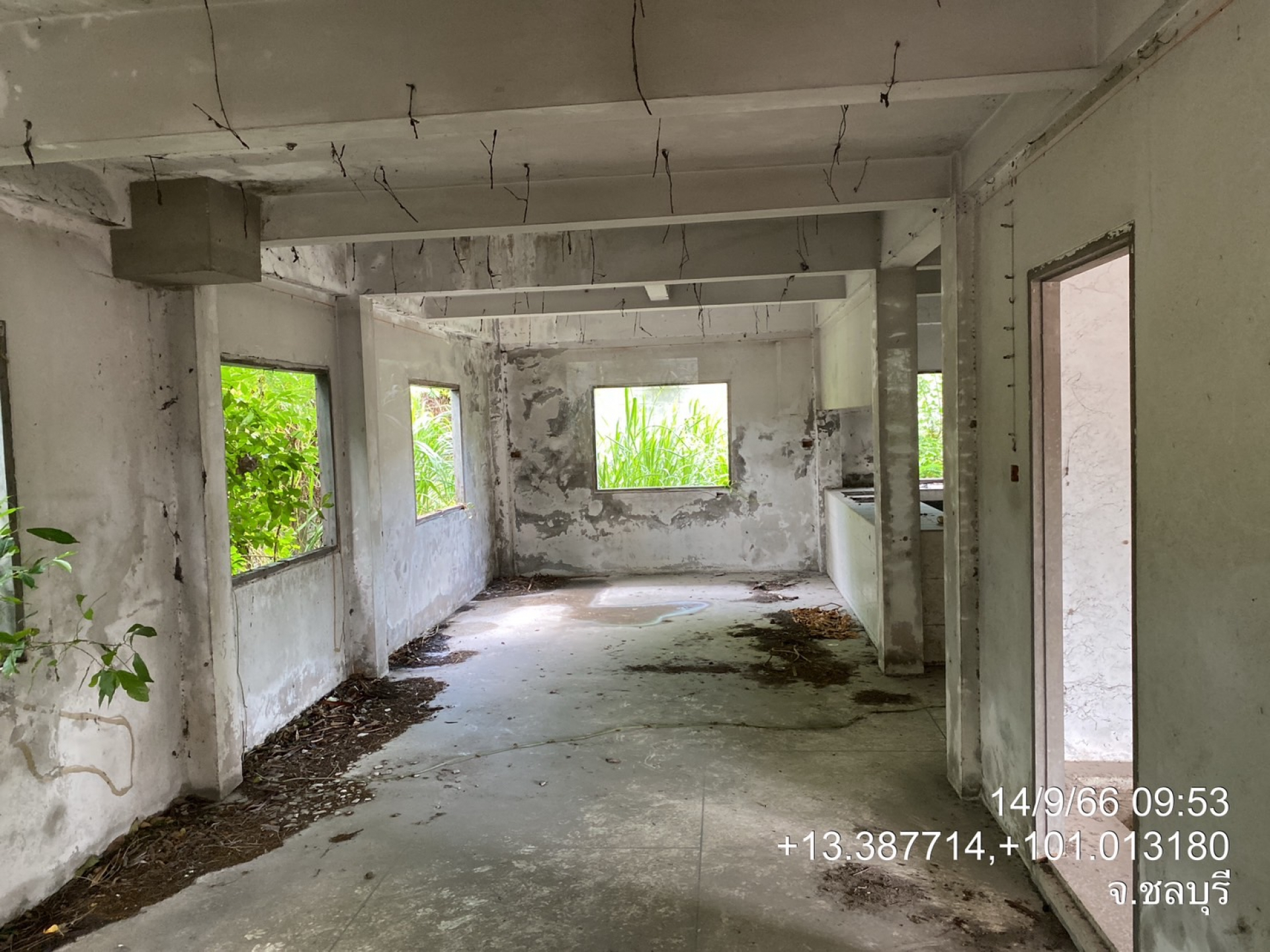 ที่ดินเปล่า ซ.บ้านสวน-สุขุมวิท  ชลบุรี  2-0-0 ไร่