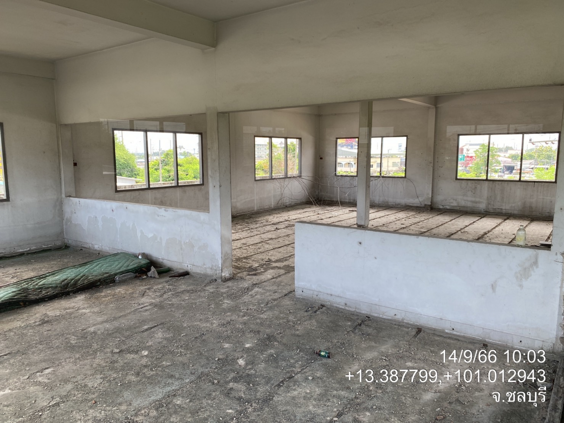 ที่ดินเปล่า ซ.บ้านสวน-สุขุมวิท  ชลบุรี  2-0-0 ไร่