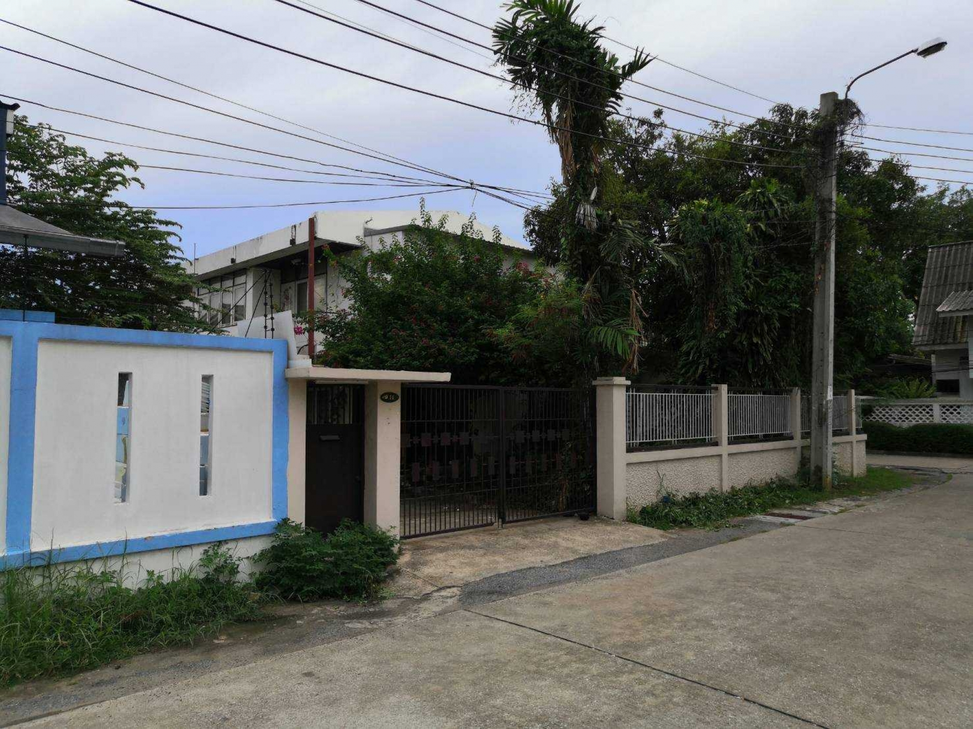 บ้านเดี่ยว 2 ชั้น (หัวมุมซอย) ซอยพัฒนเวศม์4 พระโขนง จ.กรุงเทพ 109 ตร.ว.