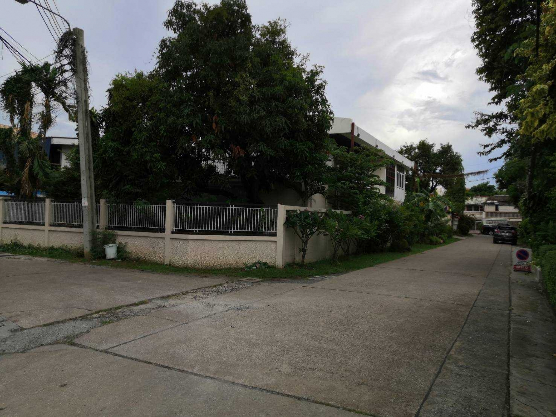 บ้านเดี่ยว 2 ชั้น (หัวมุมซอย) ซอยพัฒนเวศม์4 พระโขนง จ.กรุงเทพ 109 ตร.ว.