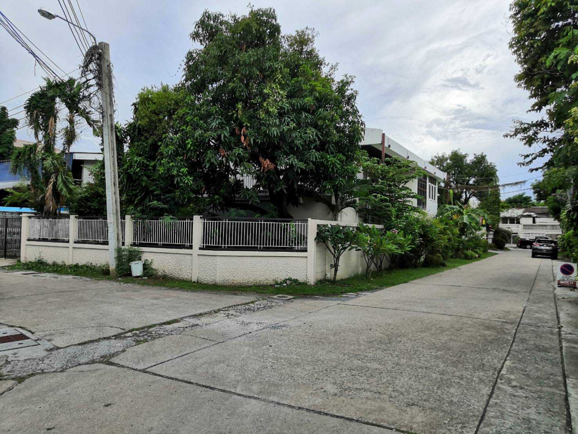 บ้านเดี่ยว 2 ชั้น (หัวมุมซอย) ซอยพัฒนเวศม์4 พระโขนง จ.กรุงเทพ 109 ตร.ว.