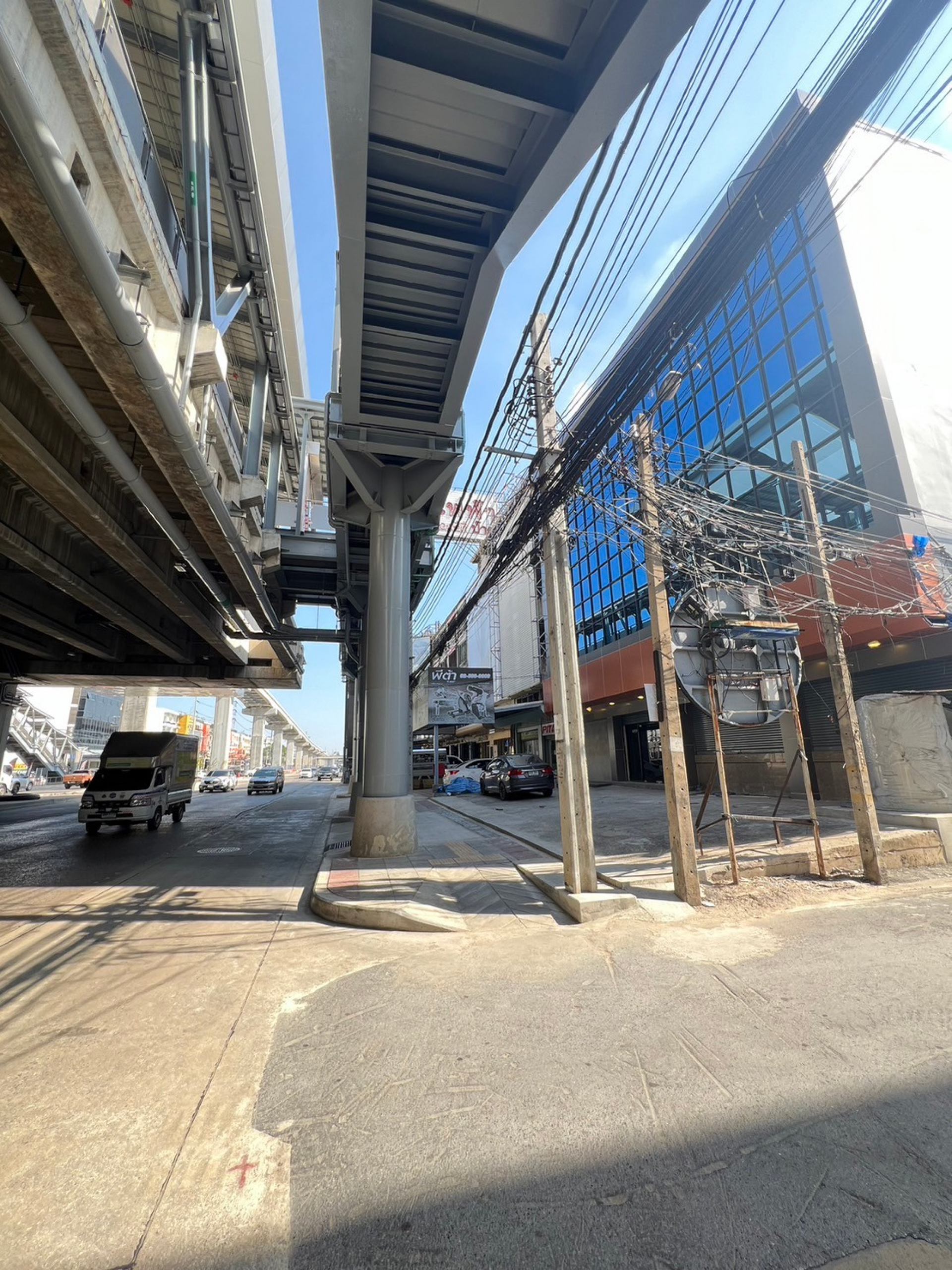 อาคารพาณิชย์ 4 ชั้นมีชั้นลอย ติด MRTสถานี มัยลาภ (สายสีชมพู)