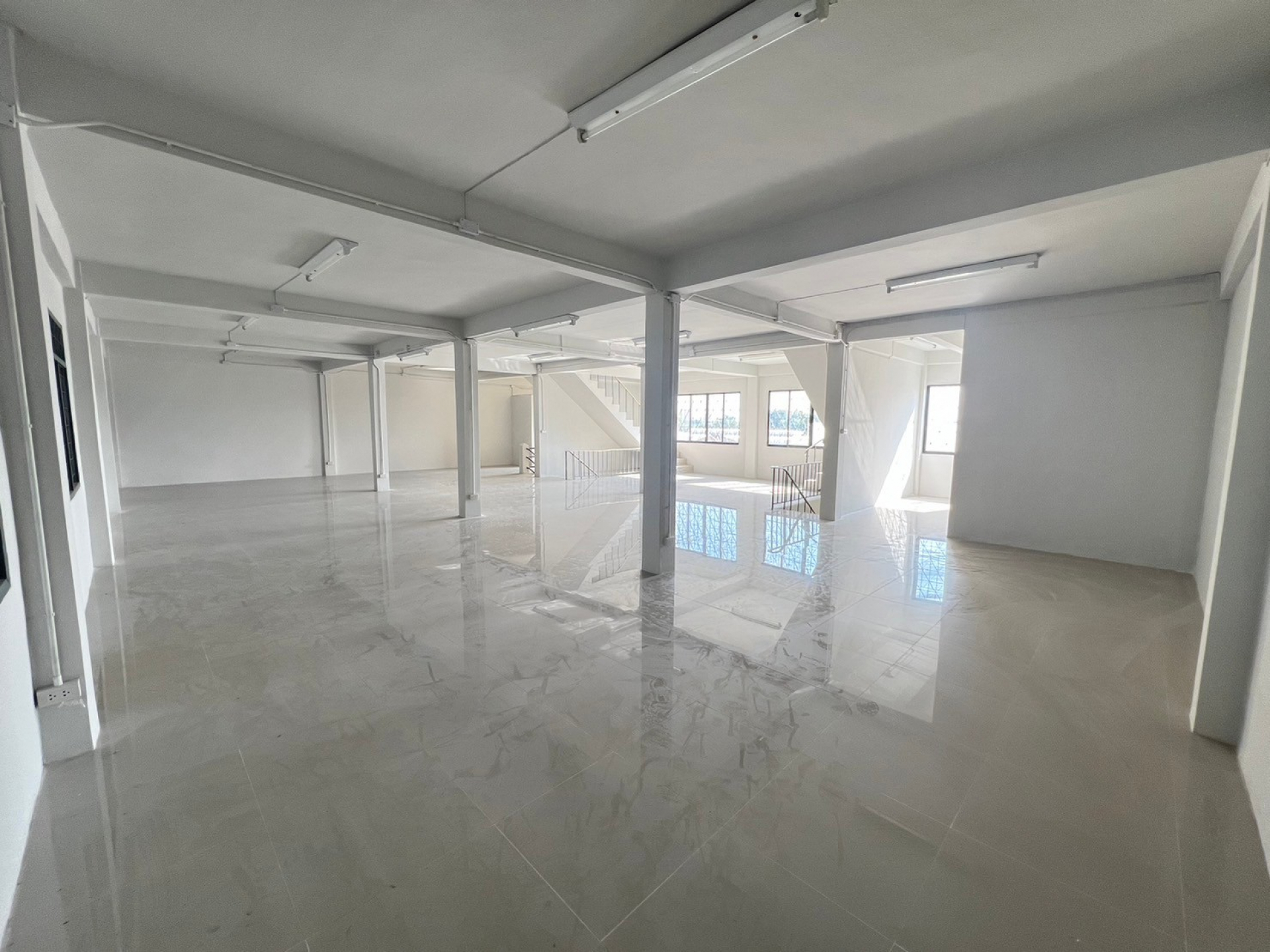 อาคารพาณิชย์ 4 ชั้นมีชั้นลอย ติด MRTสถานี มัยลาภ (สายสีชมพู)