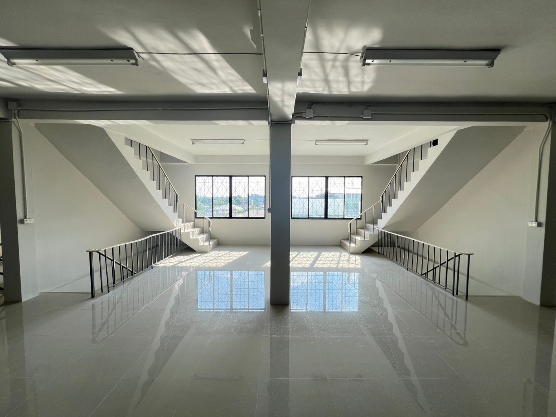 อาคารพาณิชย์ 4 ชั้นมีชั้นลอย ติด MRTสถานี มัยลาภ (สายสีชมพู)