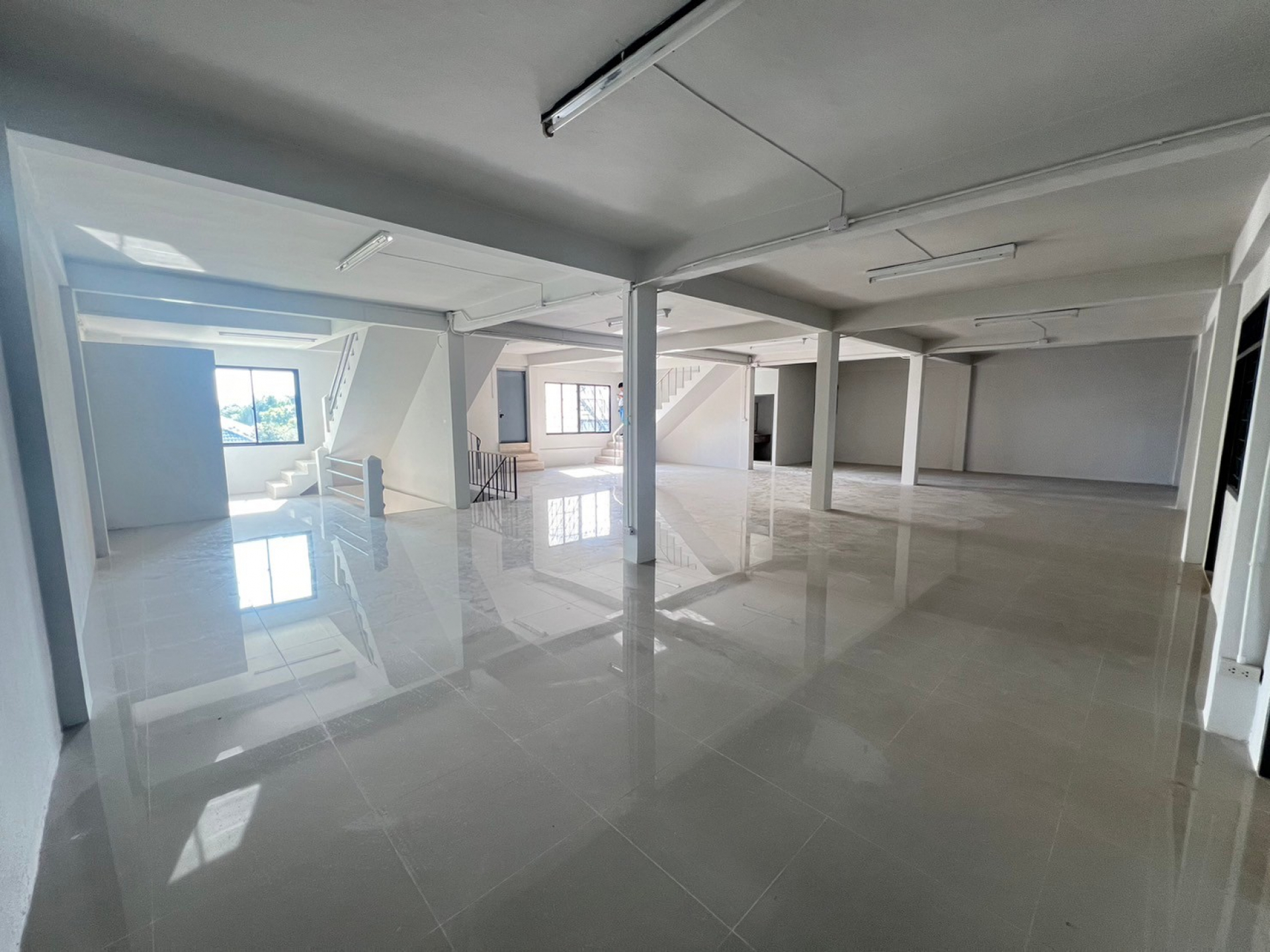 อาคารพาณิชย์ 4 ชั้นมีชั้นลอย ติด MRTสถานี มัยลาภ (สายสีชมพู)