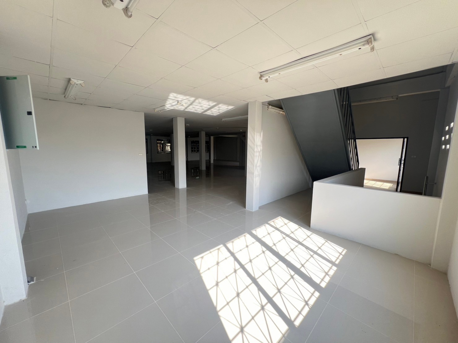 อาคารพาณิชย์ 4 ชั้นมีชั้นลอย ติด MRTสถานี มัยลาภ (สายสีชมพู)