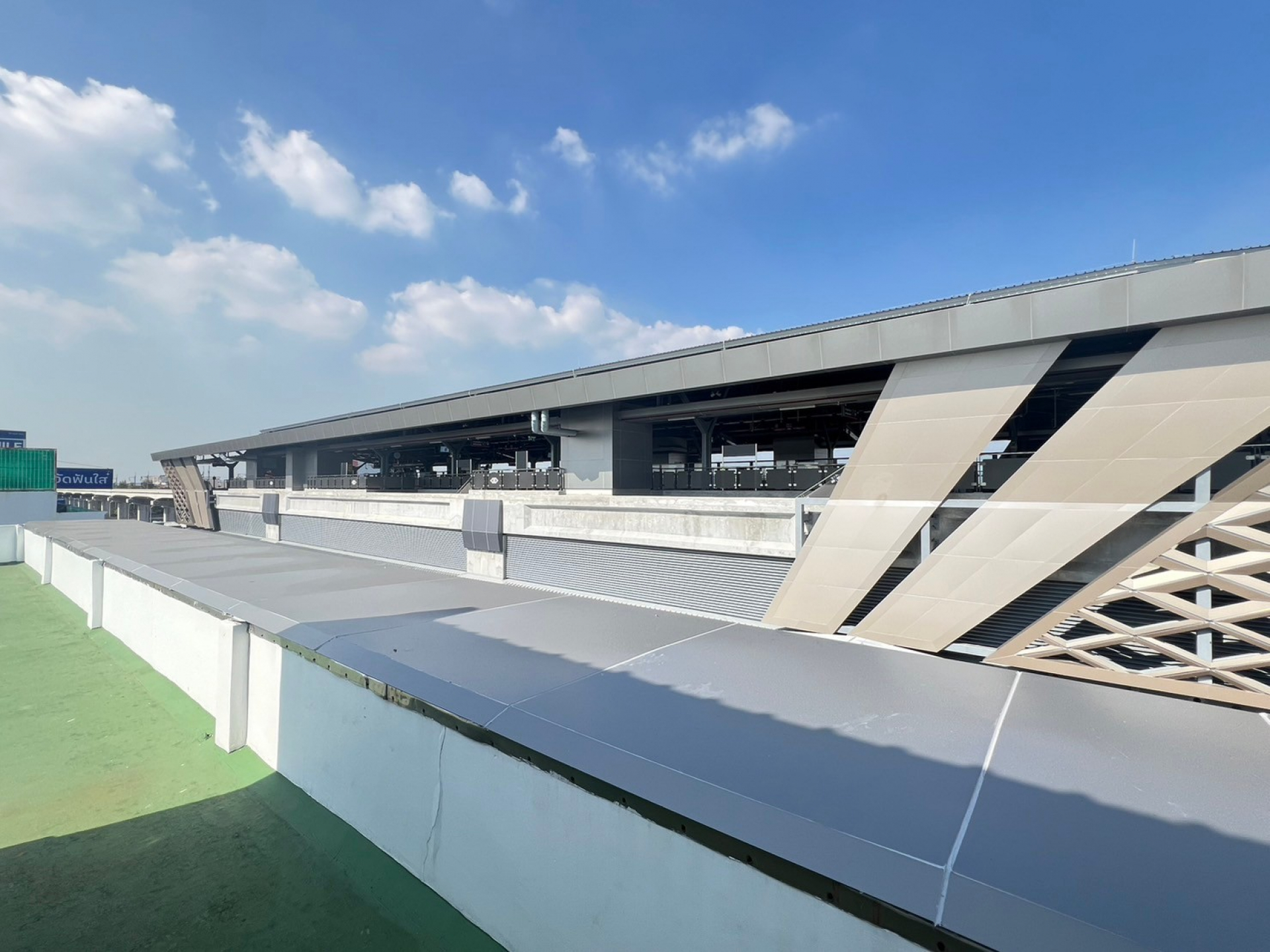 อาคารพาณิชย์ 4 ชั้นมีชั้นลอย ติด MRTสถานี มัยลาภ (สายสีชมพู)