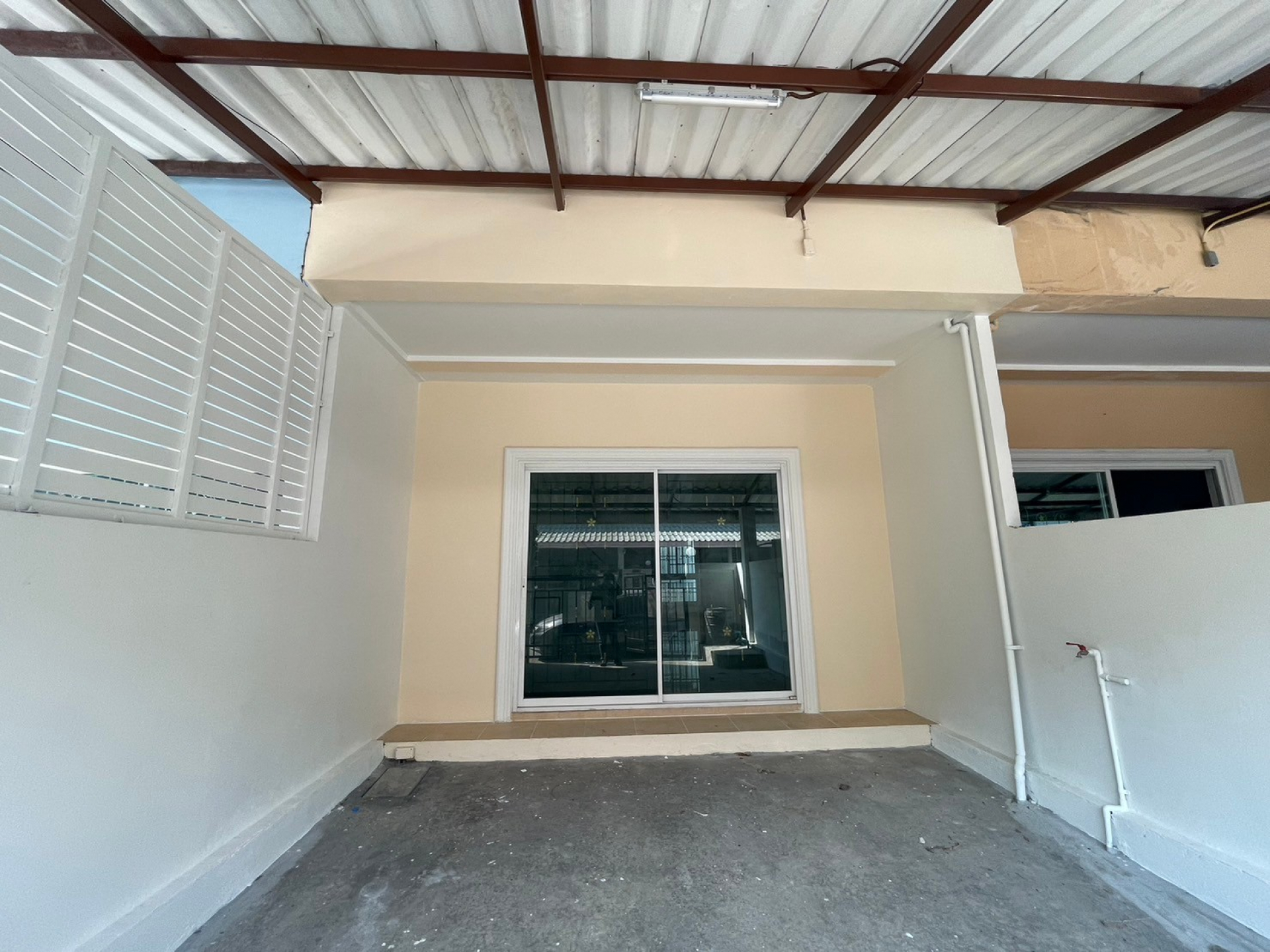 ทาวน์เฮ้าส์ 2 ชั้น หมู่บ้าน นนทวีวิลล์ 5 (ซอย 16) ถ.มิตรไมตรี กรุงเทพฯ 19.1 ตร.ว.