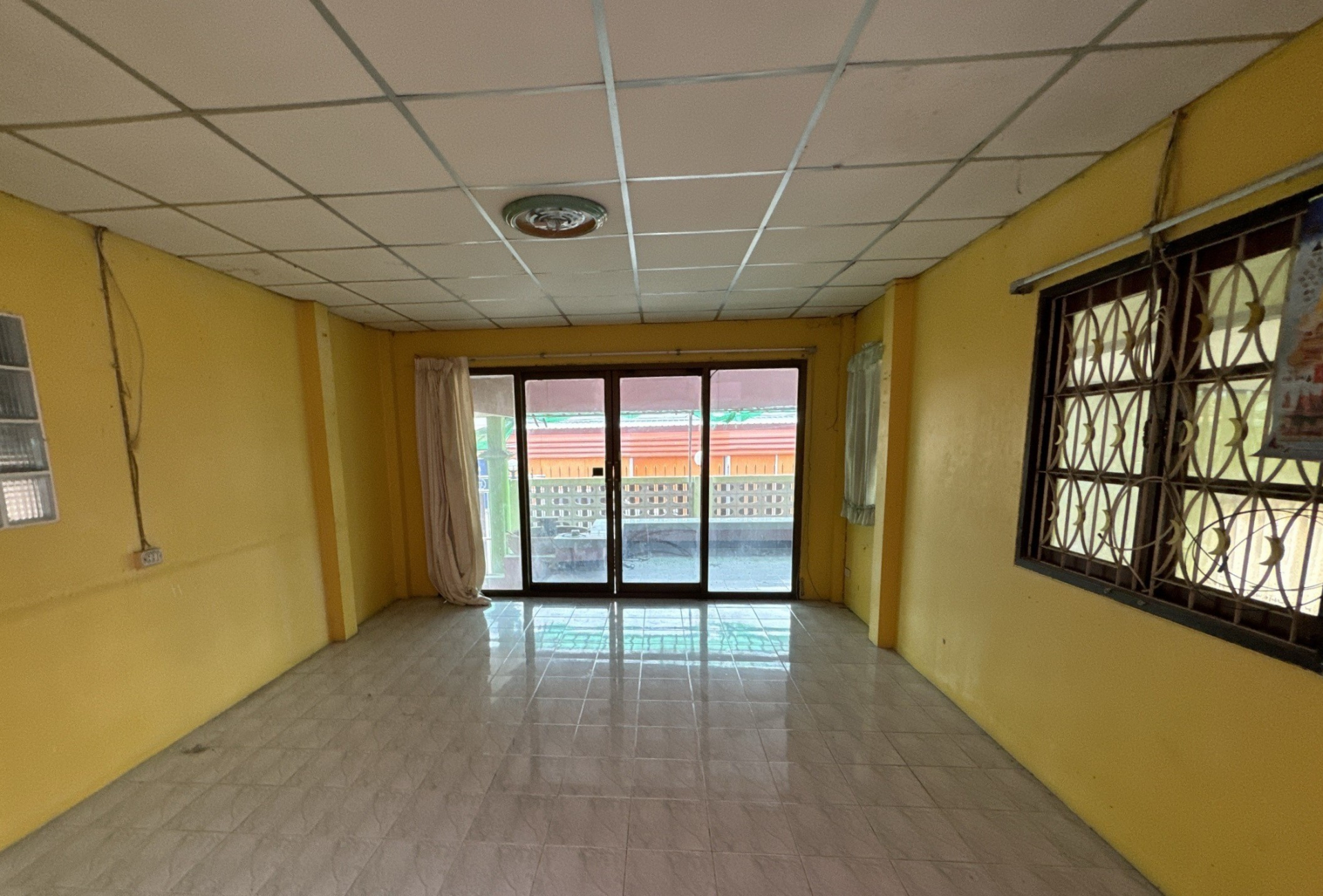 บ้านเดี่ยว 2 ชั้น  หมู่บ้านร่มรื่นการ์เด้นวิลล์ 4 พระนครศรีอยุธยา 81.5 ตร.ว.