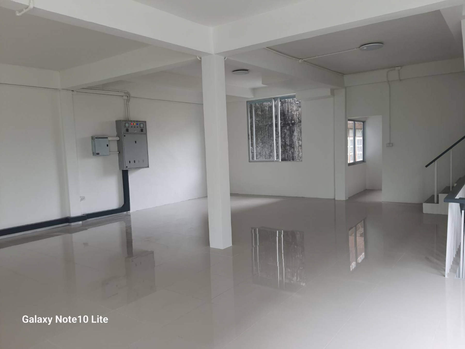 อาคารพาณิชย์ 3 ชั้นมีชั้นลอย ใกล้ MRTสถานี บางโพ (สายสีน้ำเงิน) ใกล้รัฐสภาแห่งใหม่